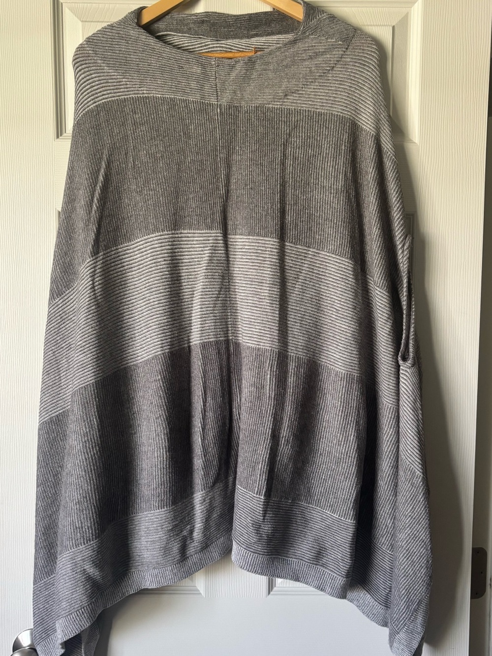Anthropologie Moth Madison Poncho Heather Gray Knit Pocket - Picture 4 of 7